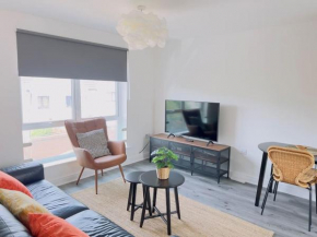 Noah Suite by Koya Homes - 2-Bed Apartment, Cardiff City Stadium View & Free Parking